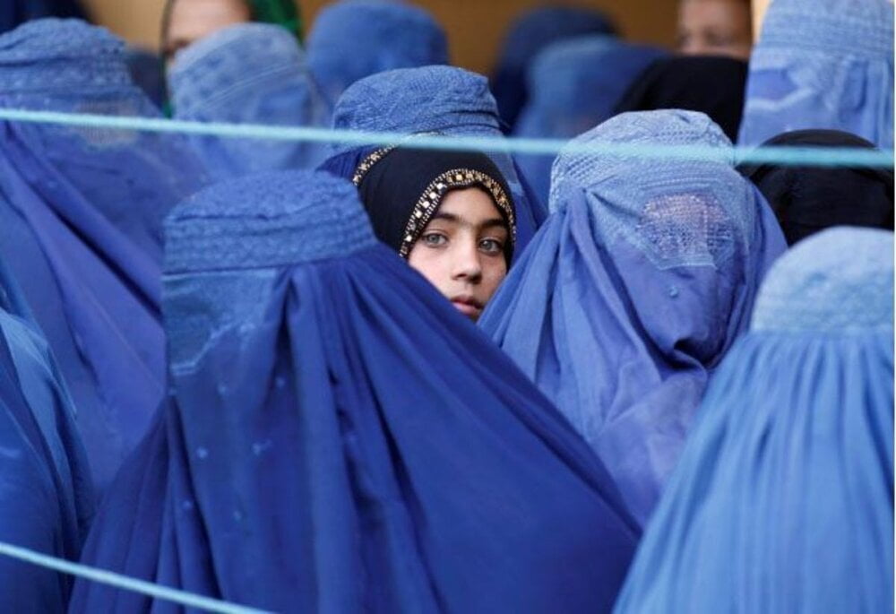 بستری ایرانی برای تحصیل دخترانِ افغان