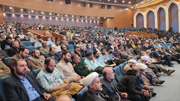 تجلیل از دست‌اندرکاران کنگره ملی ۲۴ هزار شهید پایتخت