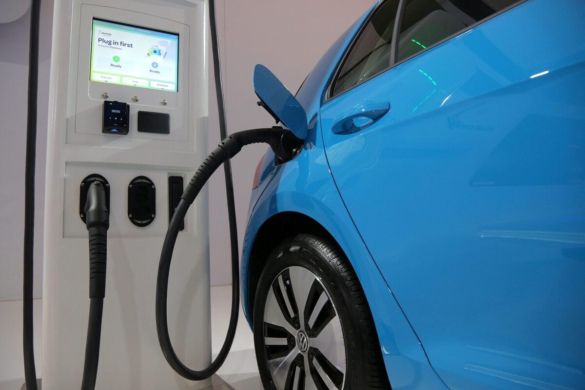 واردات خودرو برقی تنها گزینه حل ناترازی بنزین است؟